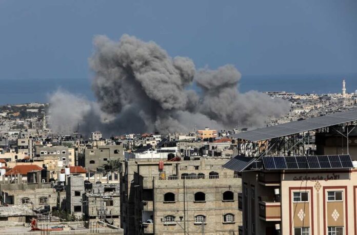 Smoke,Rises,After,Israeli,Air,Strikes,Near,The,Border,East