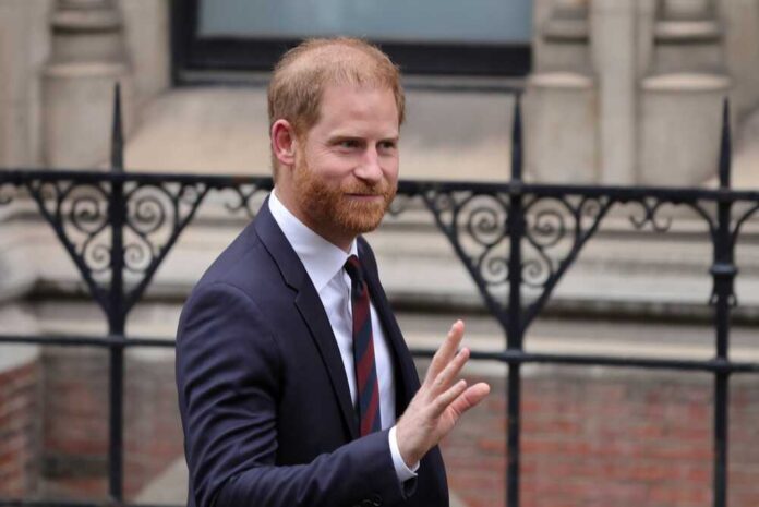 London,,United,Kingdom,-,January,22,2026.,Prince,Harry,Arrives A man in a suit smiling and waving outdoors