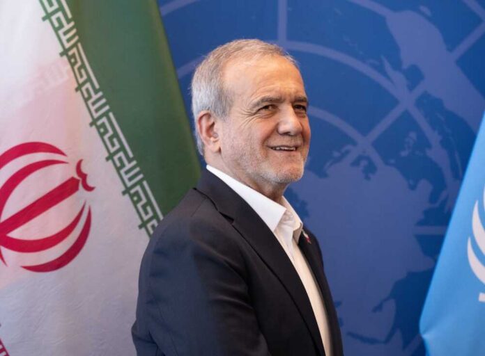 New,York,,Usa,-,September,25,,2025:,Iran's,President,Masoud A man smiling in front of flags at a diplomatic event
