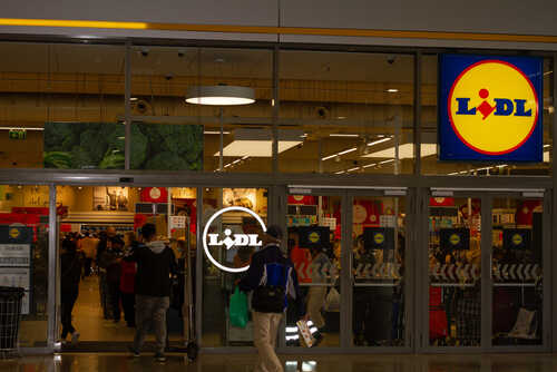 Gir,,Spain,-,Nov,14,,2020:,Barcelona,,Spain-november,14,,2020:food Entrance of a Lidl grocery store with customers shopping