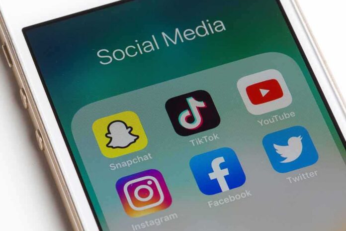 Smartphone screen showing social media app icons
