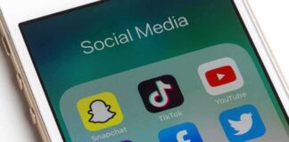 Smartphone screen showing social media app icons
